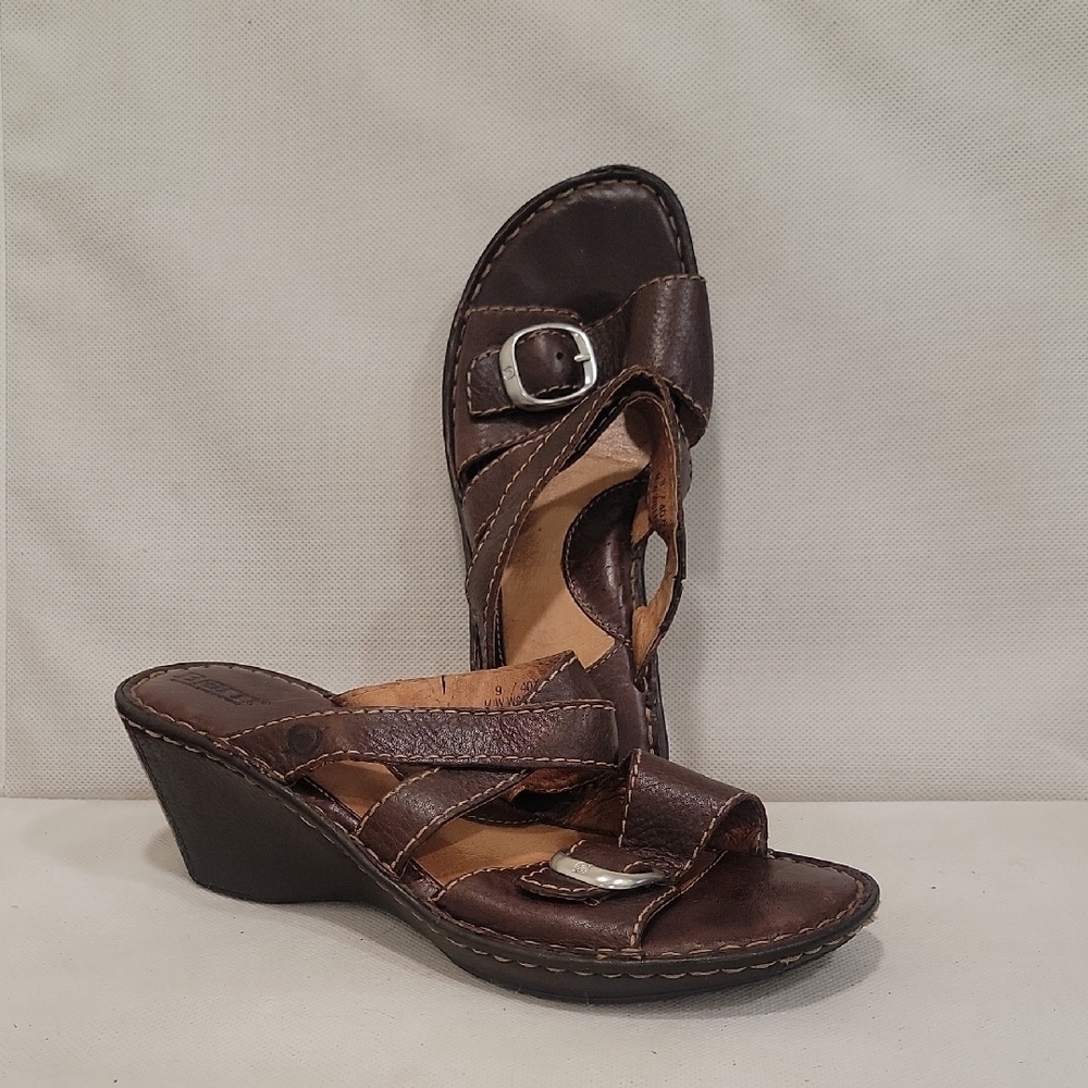 BORN BROWN LEATHER 2-1/2" WEDGE HEEL SANDAL (sz 9)
